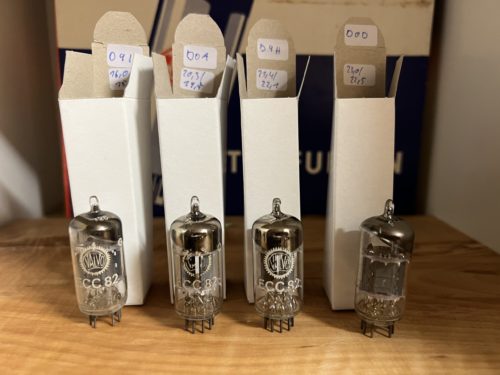 ECC82 12AU7 Valvo, 45 degrees declined O-getter, first series, gf0 code, tests NOS - Image 2
