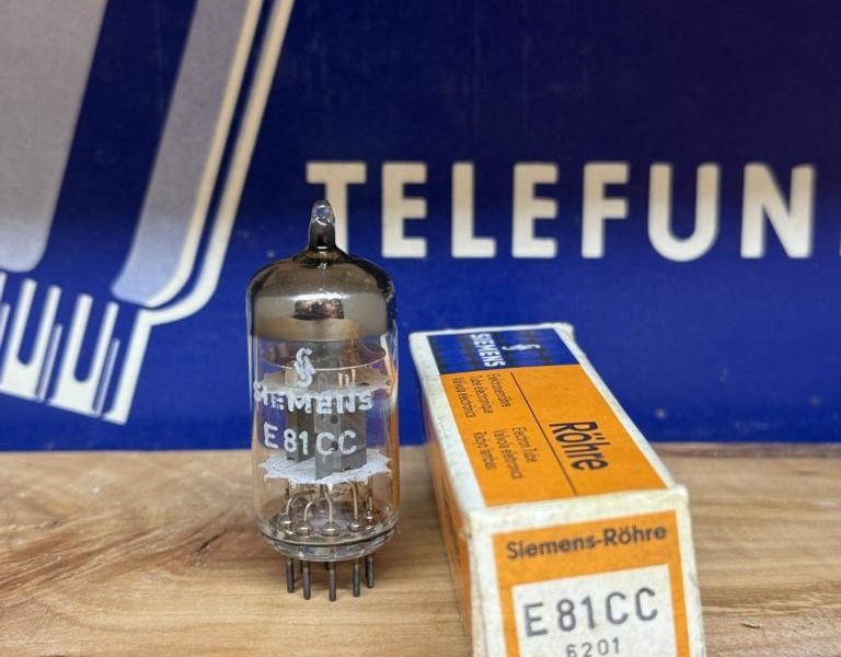 E81CC 12AT7WA Siemens, triple mica, Munich code, NOS/NIB